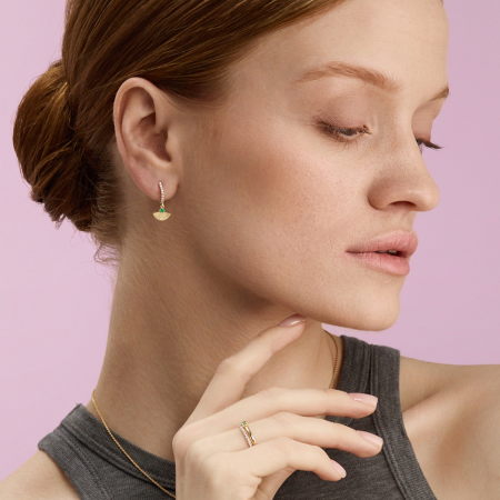 Золотые серьги с изумрудами