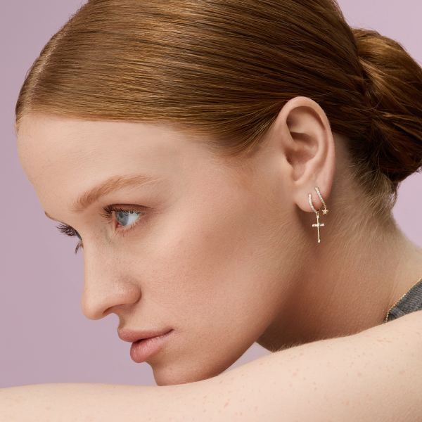 Золотые серьги-звезды с бриллиантами 