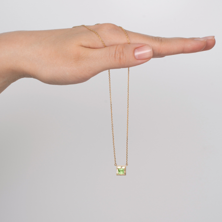 Золотое колье с хризолитом